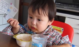 宝宝吃饭视频,宝宝快乐用餐瞬间回顾